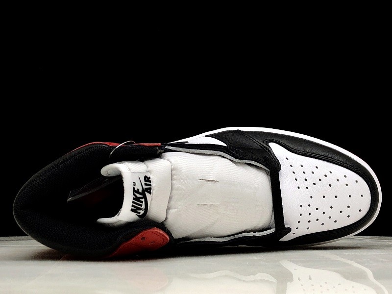 Jordan 1 Retro Black Toe