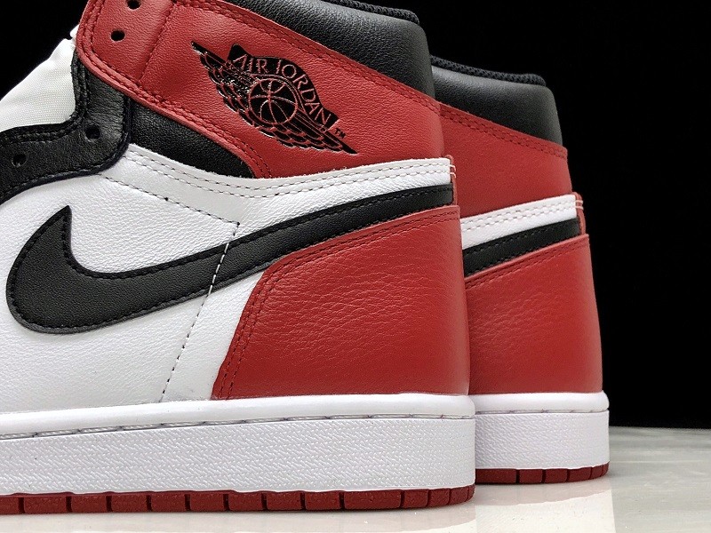 Jordan 1 Retro Black Toe