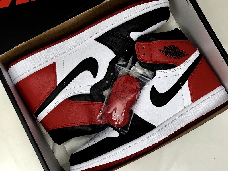 Jordan 1 Retro Black Toe