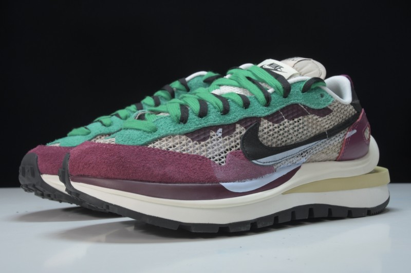 Nike Vaporwaffle sacai Villain Red Neptune Green