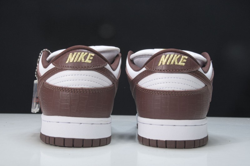 Nike SB Dunk Low Supreme Stars Barkroot Brown (2021)