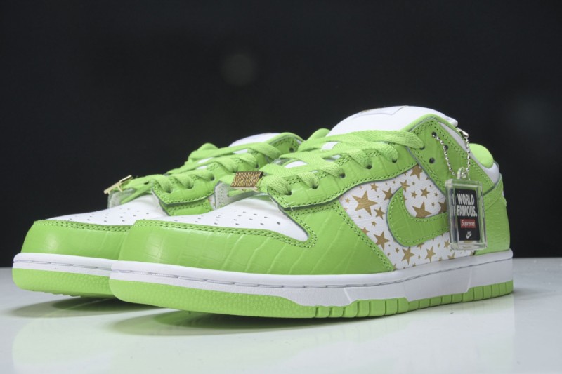 Nike SB Dunk Low Supreme Stars Mean Green (2021)