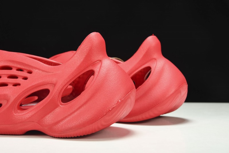 adidas Yeezy Foam RNNR Vermillion