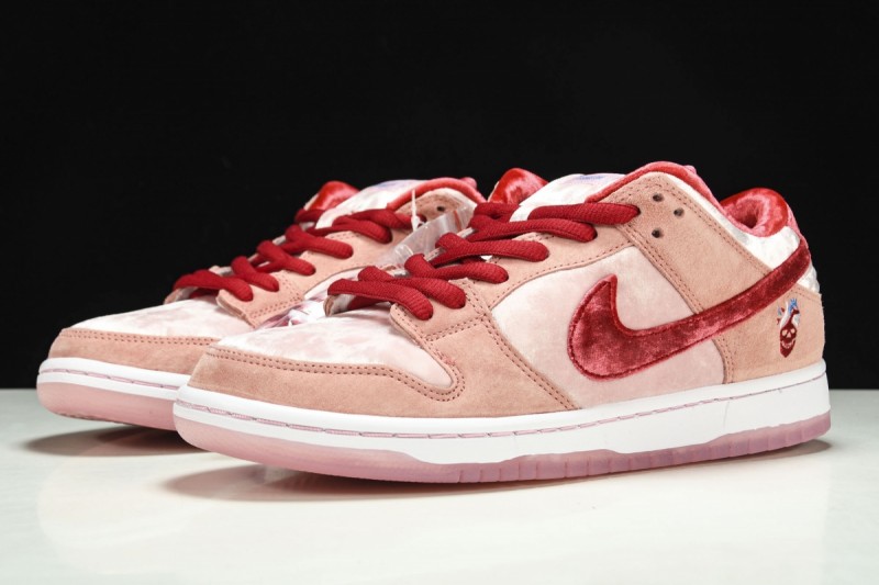 Nike SB Dunk Low StrangeLove Skateboards