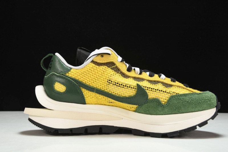 Nike Vaporwaffle sacai Tour Yellow Stadium Green