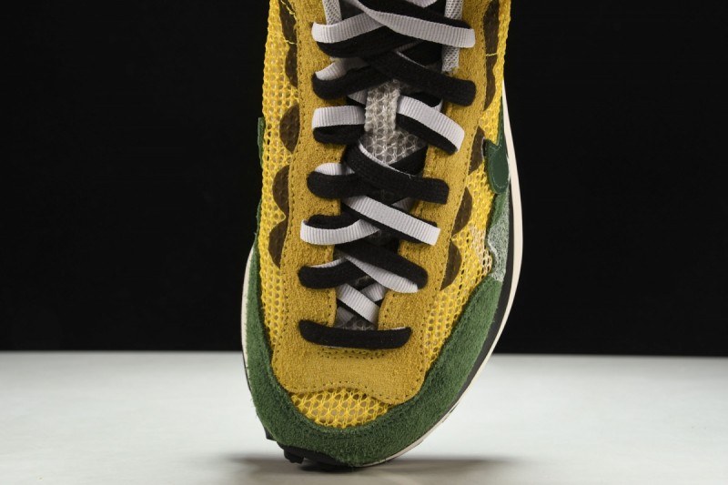 Nike Vaporwaffle sacai Tour Yellow Stadium Green