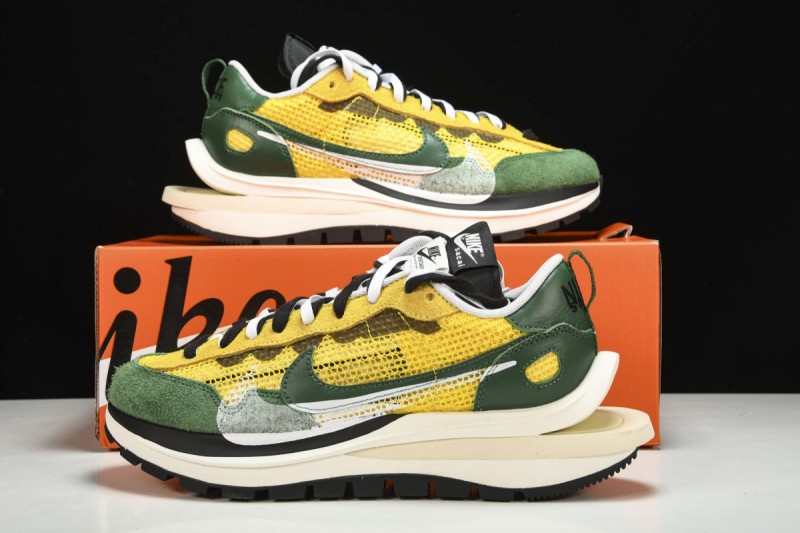 Nike Vaporwaffle sacai Tour Yellow Stadium Green