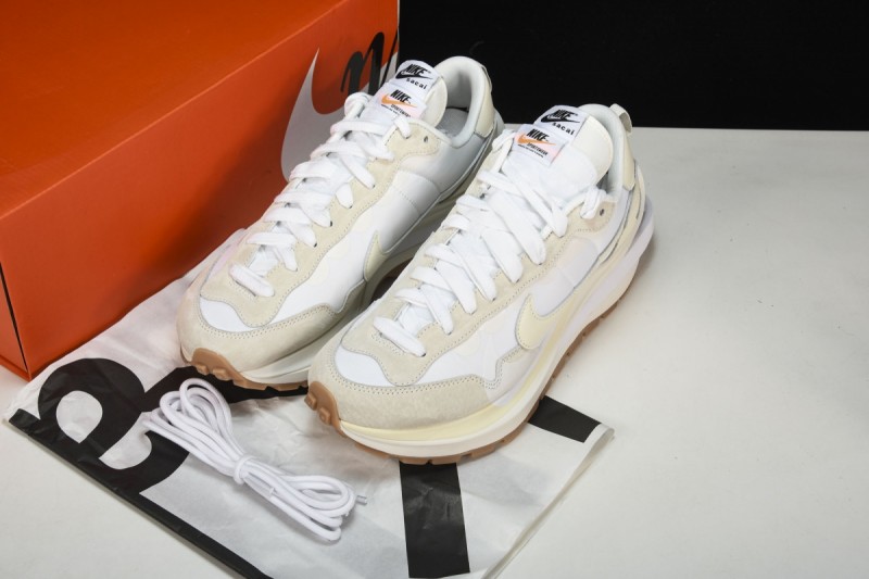 Nike Vaporwaffle Sacai Sail Gum