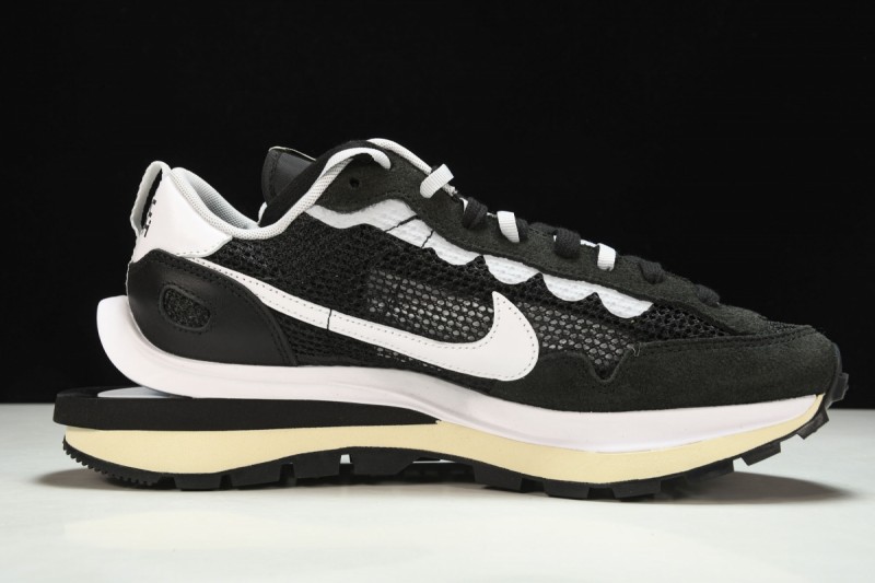 Nike Vaporwaffle sacai Black White