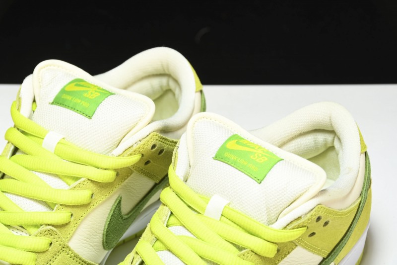 Nike SB Dunk Low Green Apple