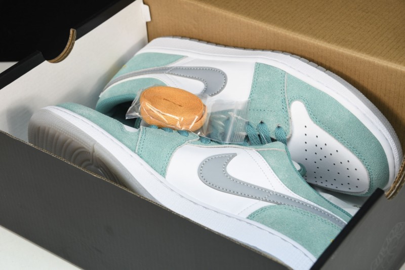 Jordan 1 Low SE New Emerald