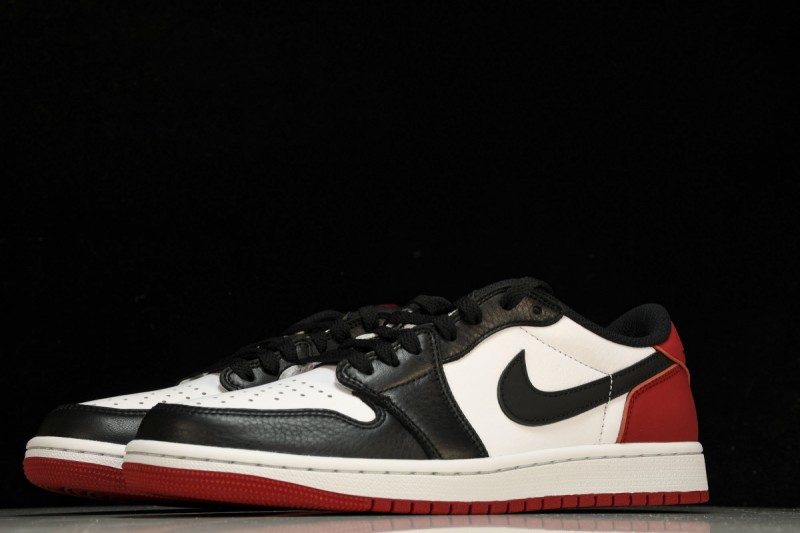 Jordan 1 Retro Low OG Black Toe (2023)