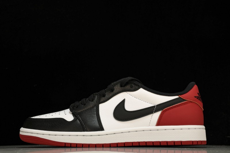 Jordan 1 Retro Low OG Black Toe (2023)