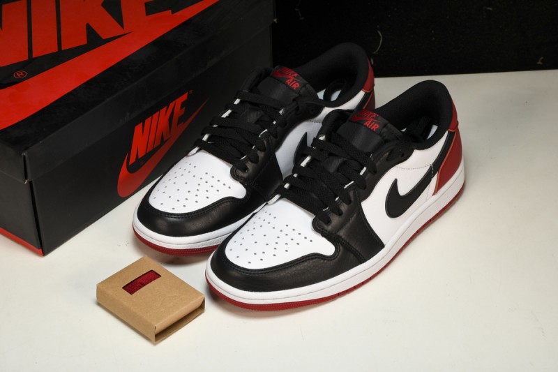 Jordan 1 Retro Low OG Black Toe (2023)