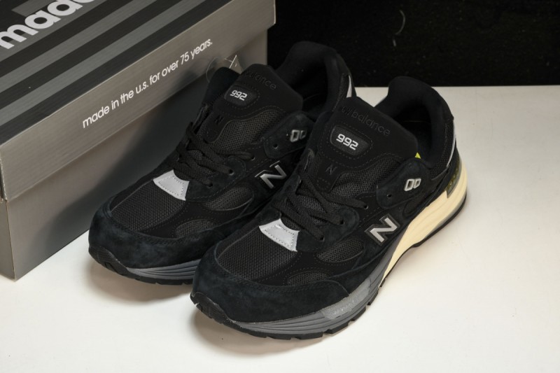 New Balance 992 Black Grey