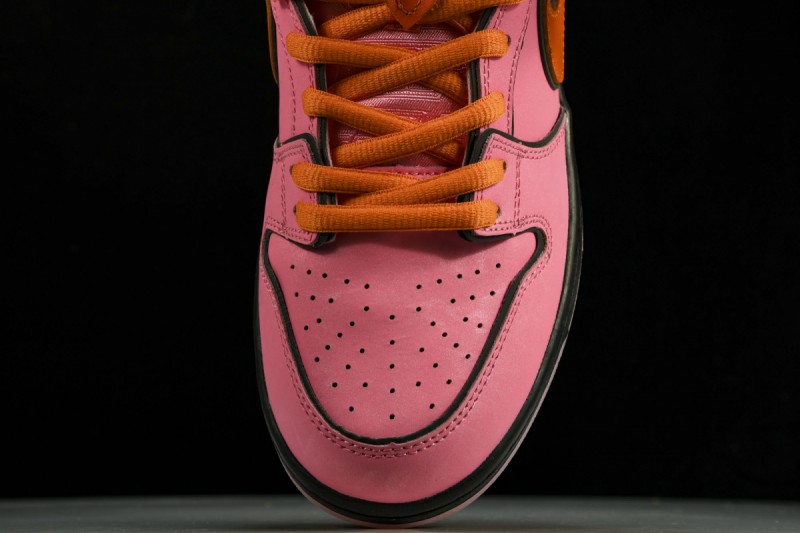 Nike SB Dunk Low x The Powerpuff Girls “Blossom”