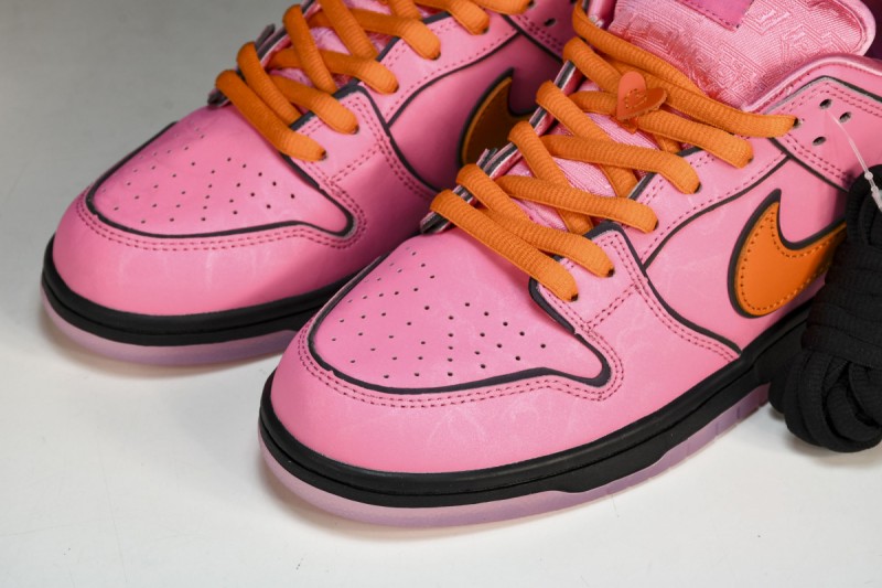 Nike SB Dunk Low x The Powerpuff Girls “Blossom”