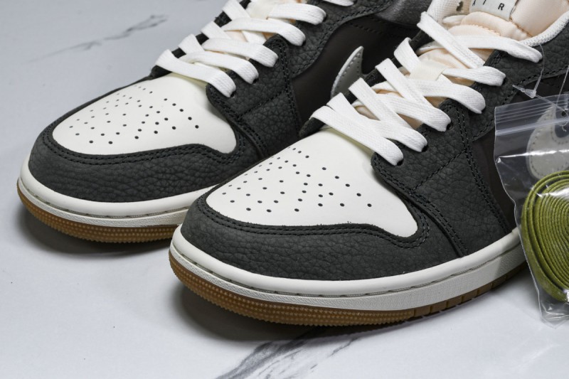 Jordan 1 Low SNKRS Day Korea Magpie