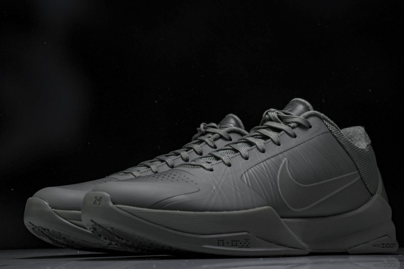 Nike Kobe 5 Black Mamba Collection Fade to Black