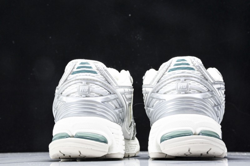 New Balance 1906R Silver Metallic Sea Salt