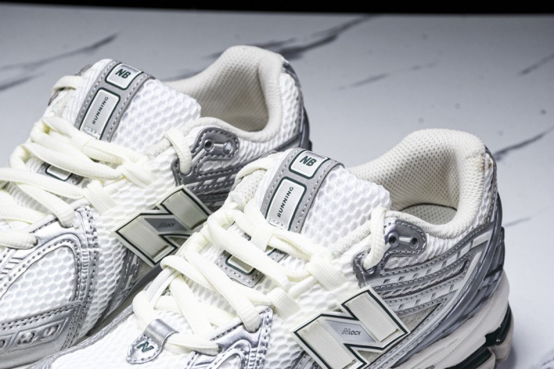 New Balance 1906R Silver Metallic Sea Salt