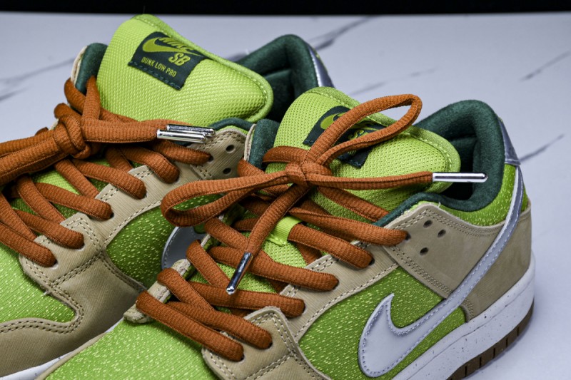 Nike SB Dunk Low Escargot