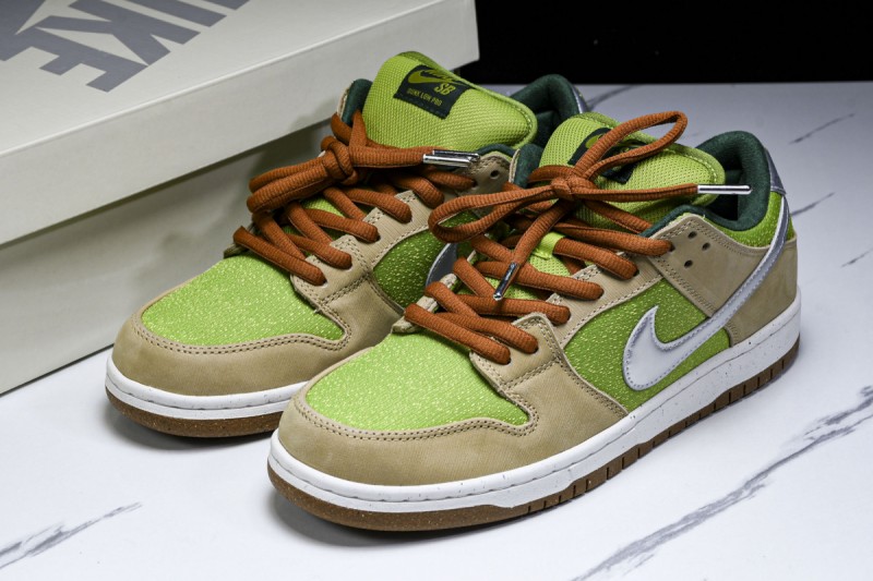 Nike SB Dunk Low Escargot