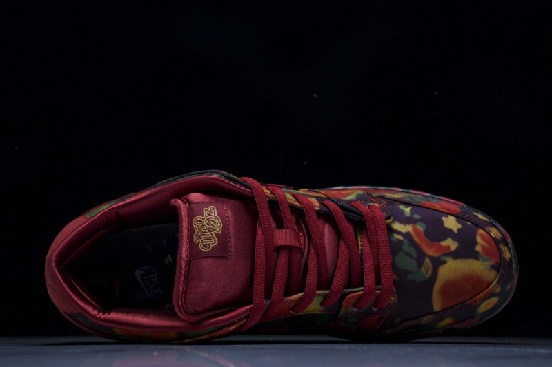 Nike SB Dunk Low The Wizard of Oz Poppy Field