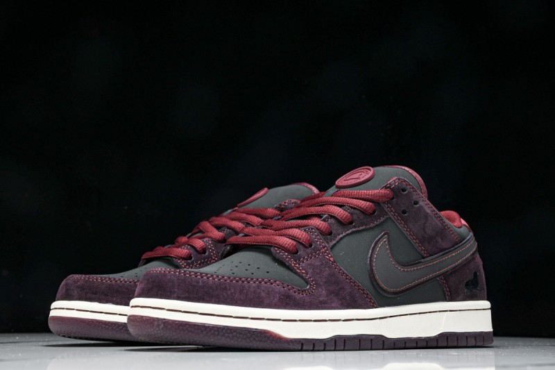 Nike SB Dunk Low Riot Skateshop