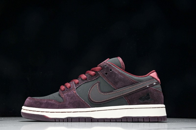 Nike SB Dunk Low Riot Skateshop