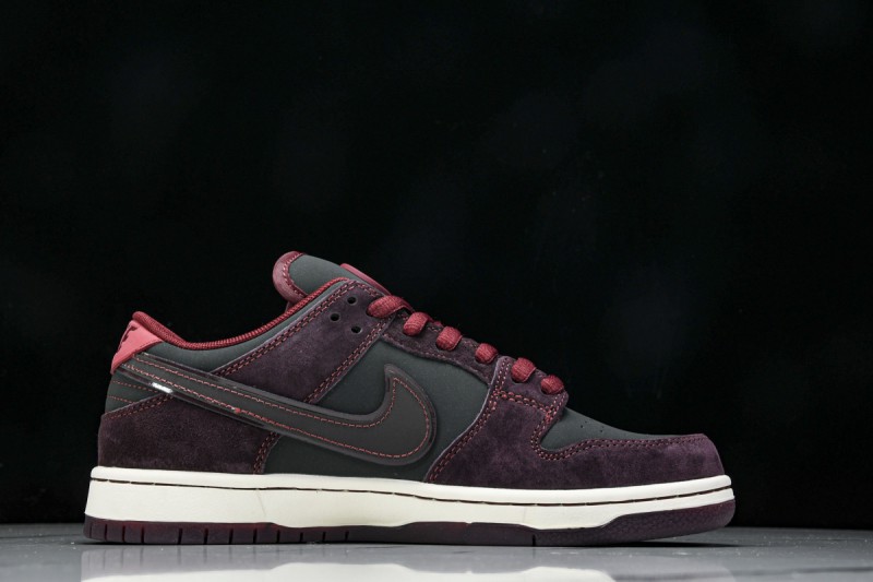 Nike SB Dunk Low Riot Skateshop