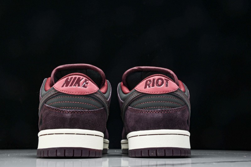 Nike SB Dunk Low Riot Skateshop