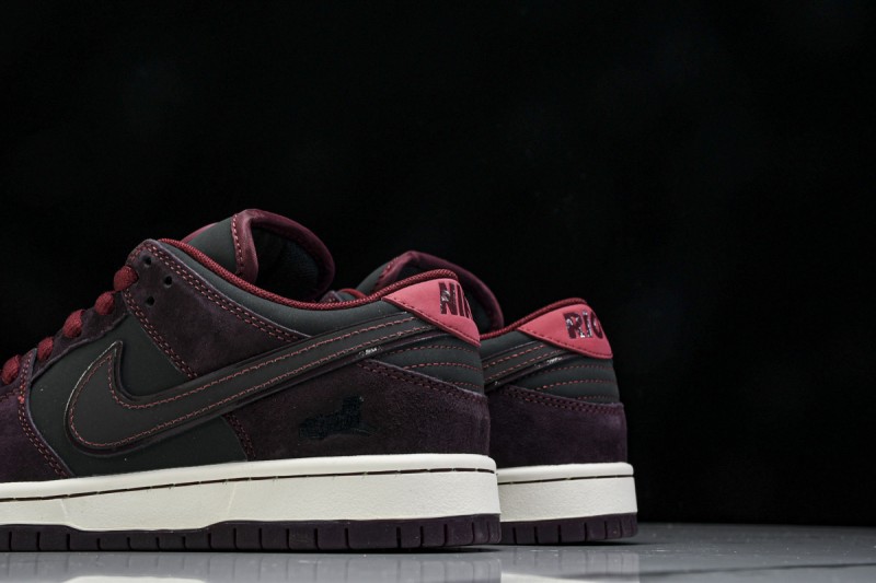 Nike SB Dunk Low Riot Skateshop