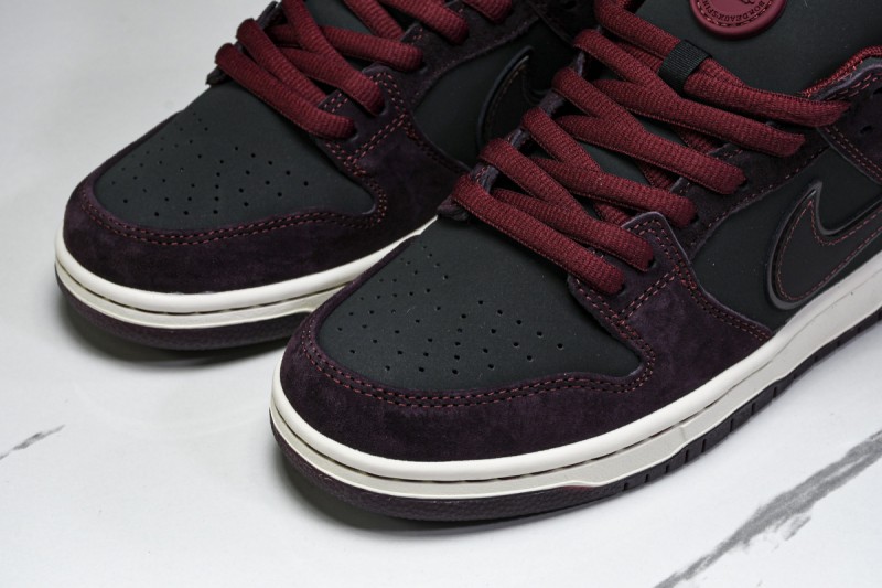 Nike SB Dunk Low Riot Skateshop