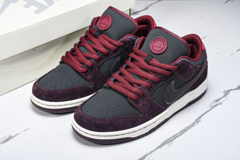 Nike SB Dunk Low Riot Skateshop